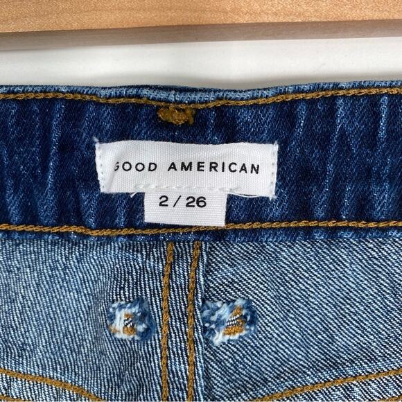 GOOD AMERICAN Cut Off Flat Tummy Tech Raw Hem Shorts - Picture 9 of 11